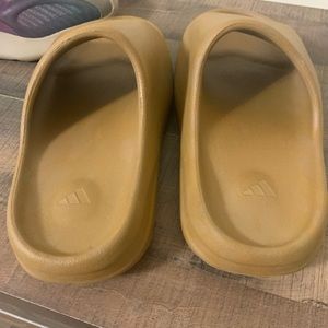 Adidas Yeezy Slide 'Ochre'
